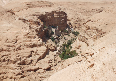 Het woestijnklooster van de H. Joris van Koziba in wadi Qilt Het woestijnklooster van de H. Joris van Koziba in wadi Qilt
