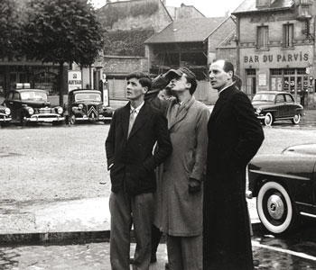 On a visit to Rheims with his students