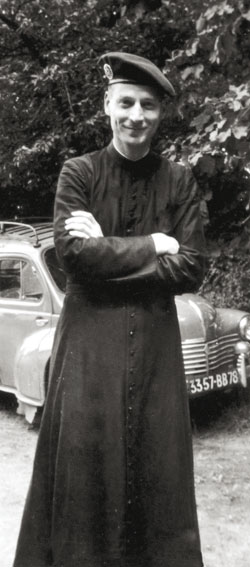 A priest of France, Amicus