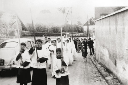 Procession in Pâlis Procession in Pâlis