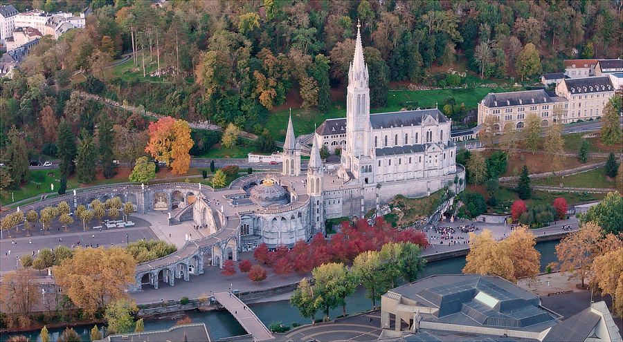 “Tu es Petrus et super hanc petram ædificabo Ecclesiam meam”