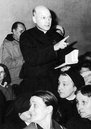 À Annecy, salle Lamy, le 8 février 1977, l’abbé de Nantes contraignit le Père Congar à controverser publiquement avec lui.