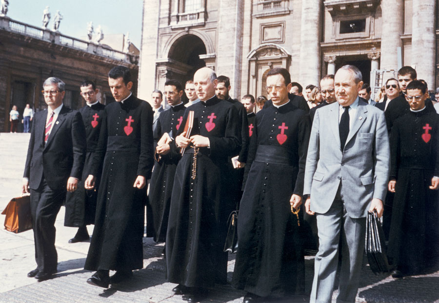 On May 13, 1983, Father Nantes, accompanied by the brothers of his Community and two hundred friends, went to Rome to lodge his second Book of Accusation against His Holiness John Paul II.